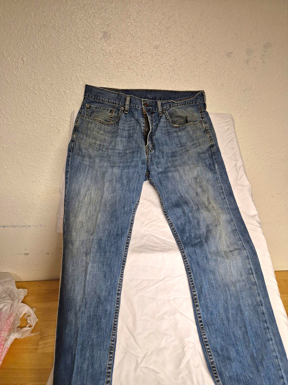 Levis 505 mens 34x32 Style Blue Light Wash distressed Denim Straight Jeans